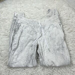 Lululemon Warm Down Jogger *7/8 Length Thread Dye White Black